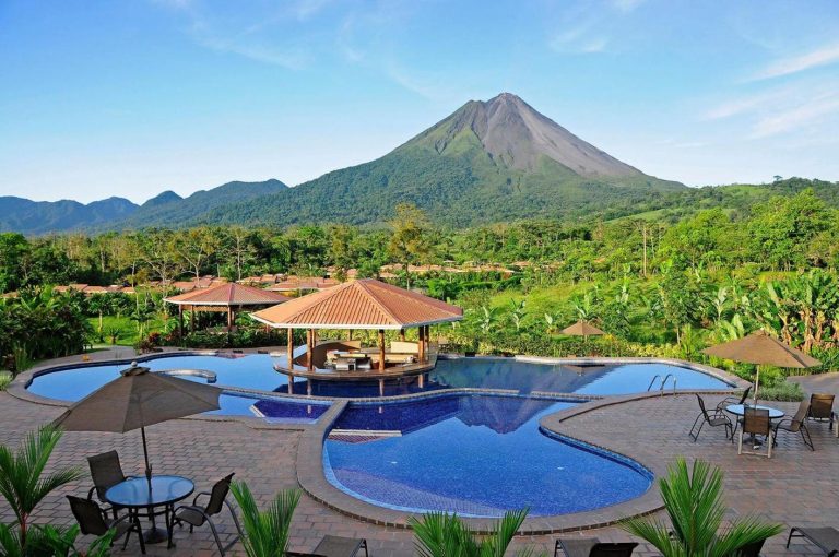 Arenal-Manoa-Resort-Hot-Springs-otra-de-las-aguas-termales-en-La-Fortuna-de-San-Carlos-que-puedes-escoger